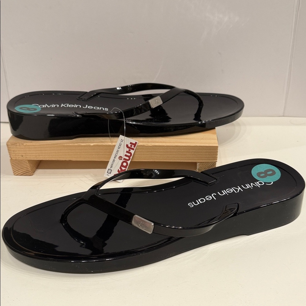 Calvin Klein Black Patent Platform Flip Flop Sandals 8